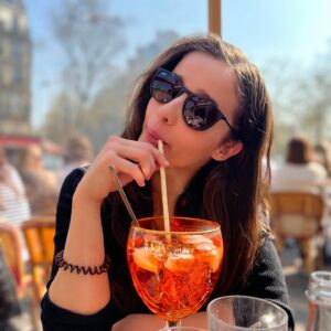 Holly Earl Instagram - Paris Day 3 ✨ Sunshine wandering, Bowie and dinner @lericher_