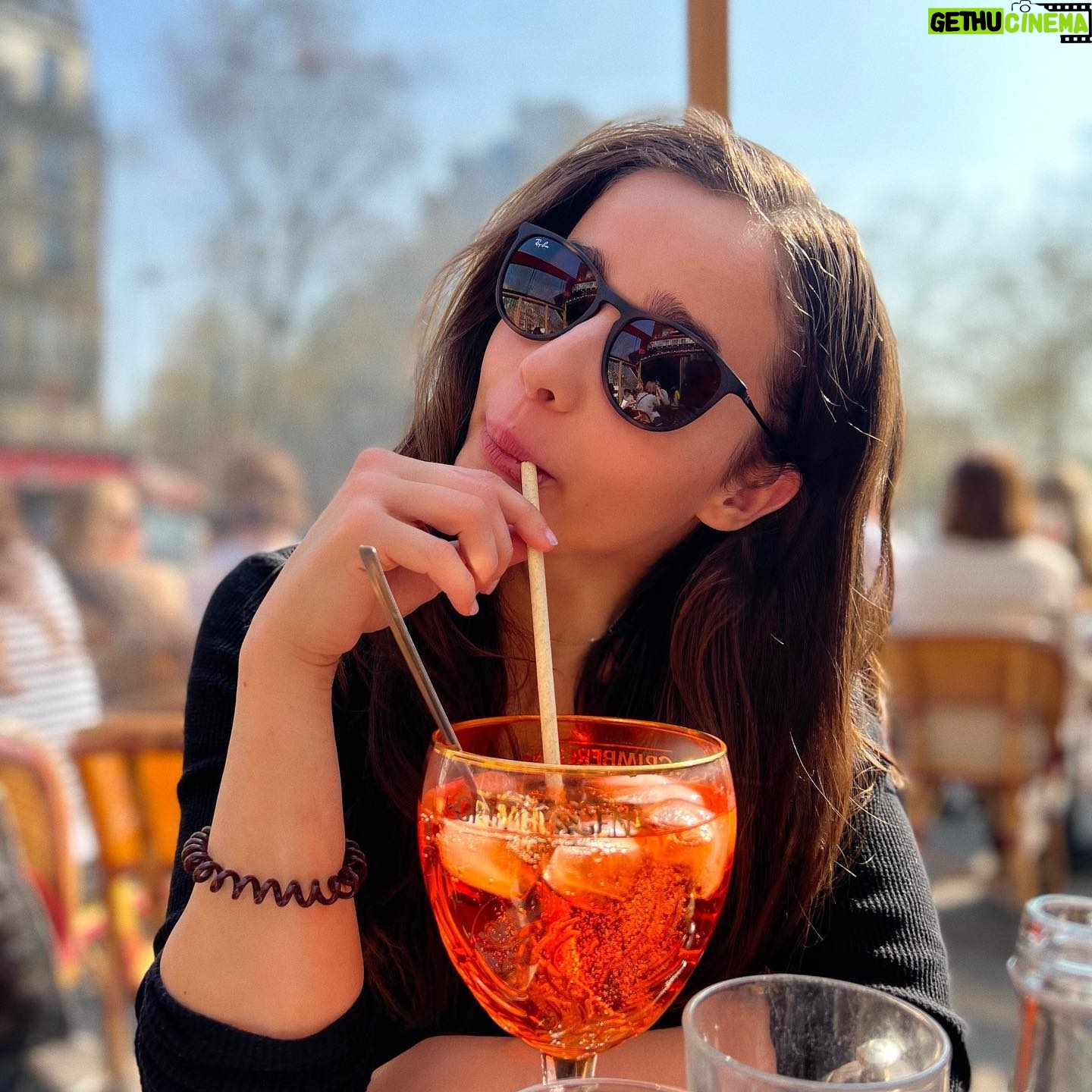Holly Earl - 6.5K Likes - Paris Day 3 ✨ Sunshine wandering, Bowie and dinner @lericher_