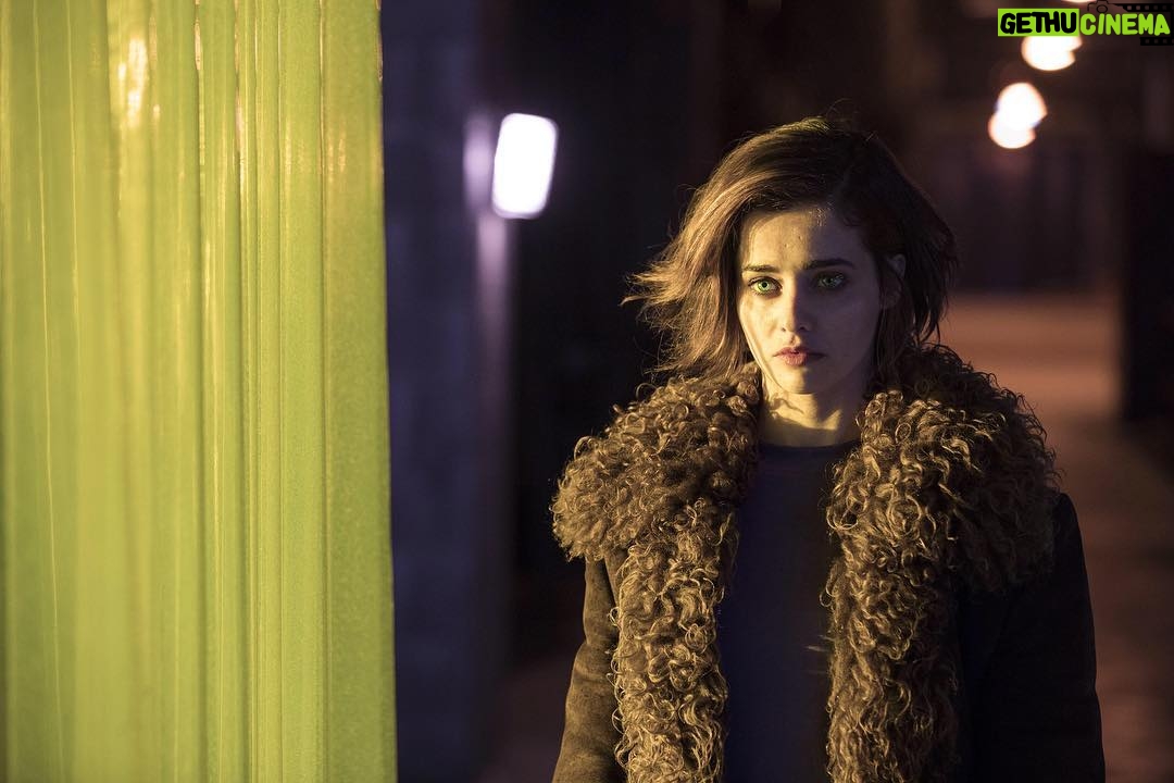 Holly Earl - 6.8K Likes - #Humans starts tonight! 9pm on @channel4 🤖🤖🤖 #greeneyesattheready