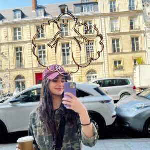 Holly Earl Instagram - Paris Day 3 ✨ Sunshine wandering, Bowie and dinner @lericher_