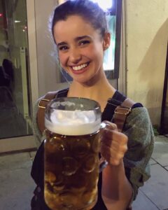 Actress Holly Earl HD Instagram Photos and Wallpapers October 2019
