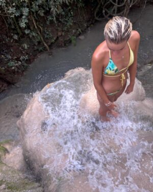 Holly Horne Instagram - Waterfalling #thailand