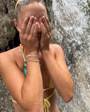 Holly Horne Instagram - Waterfalling #thailand