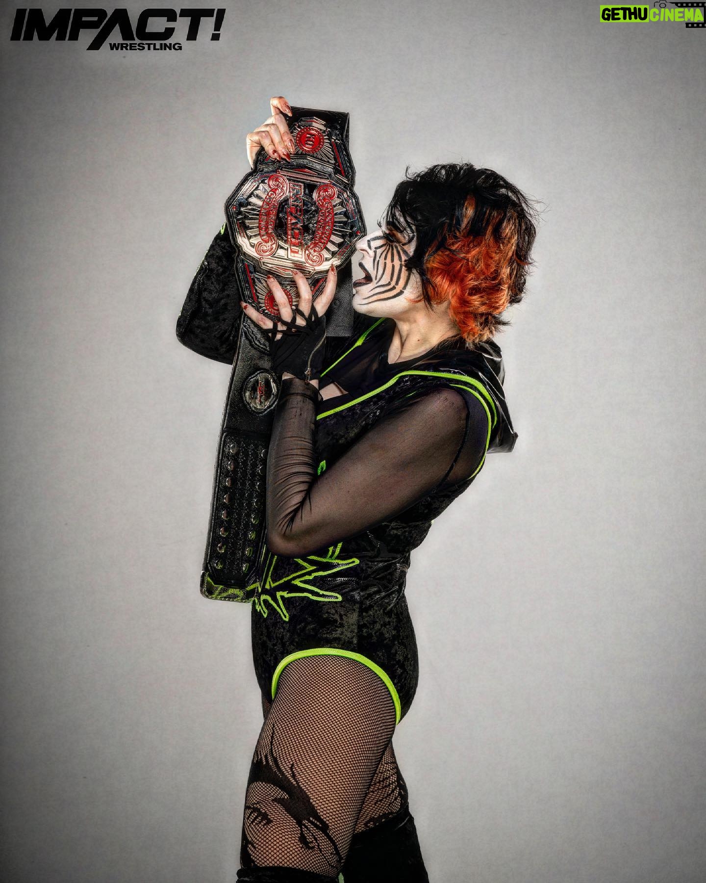 Holly Letkeman - 5.3K Likes - Such a little thing.. such a pretty thing.. it calls to them.. brings all the hungry Challengers running..
Good.. we crave the kind of Fight a warrior will bring to Battle when there is a prize to claim..
It brings out the Dragon that looks to guard its Gold..
📸: @beezzzzy
Gear: @nogimmickgear
Dragon tights: @hottopic
#DeathDollz #DemonAssassin #KnockoutsWorldTagTeamChampions #Knockouts #ImpactKnockouts #ImpactWrestling #ImpactonAXSTV #WomensWrestling