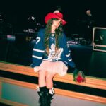 Holly Humberstone Instagram - Toronto 🍁✨ I love youuuuu ! I now have my own Toronto Maple Leafs Jersey that I’ll treasure forever xxxxxxx
