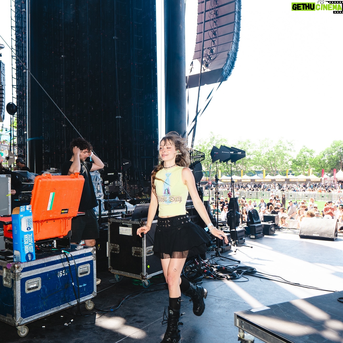 Holly Humberstone Instagram - Me & the bois at @bottlerocknapa on Friday๐๏ธ๐๏ธ๐๏ธ๐๏ธ