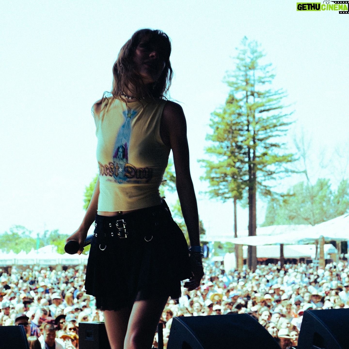 Holly Humberstone Instagram - Me & the bois at @bottlerocknapa on Friday๐๏ธ๐๏ธ๐๏ธ๐๏ธ