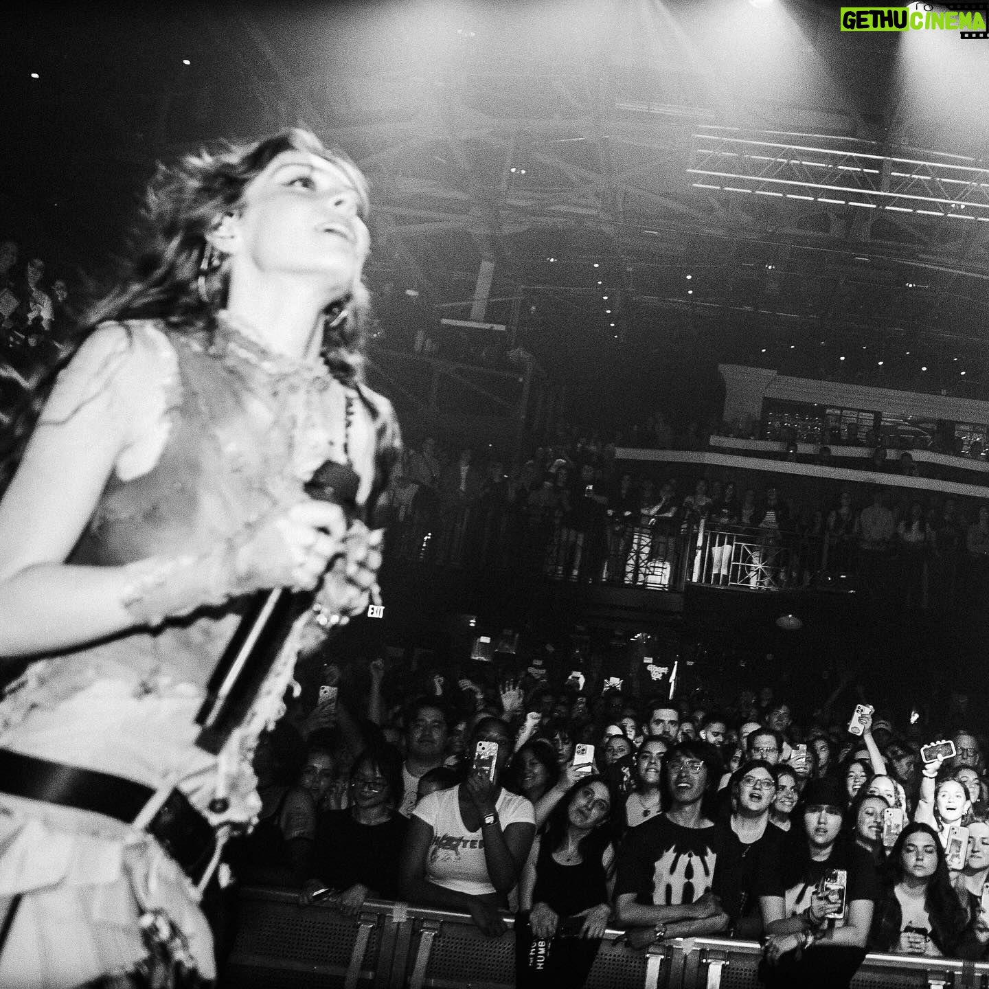 Holly Humberstone Instagram - Having a perfect time ! Thanks DC for being amazing last night, Philly tonight let’s fuckin go !!!!!