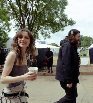 Holly Humberstone Instagram - Gorgeous to be back in USA with my faves playing shows 💟💟 here’s some piccys from @shakykneesfest & @lovinlifemusicfest  this weekend ! Thanks for the best times xxxx