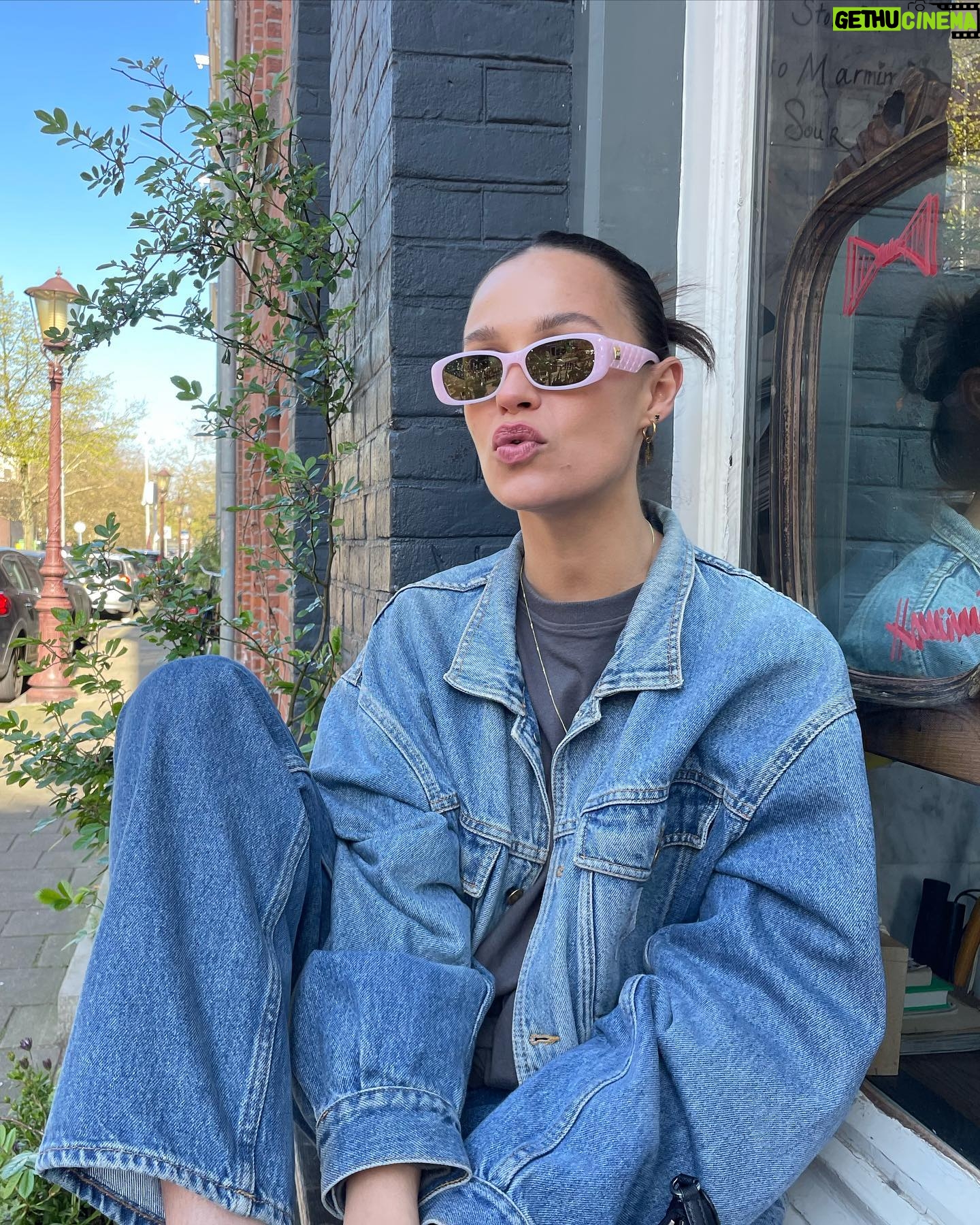 Holly Mae Brood Instagram - Laatste foto = mood wanneer terras-seizoen is geopend. πΆπ