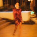 Holly Mae Brood Instagram - Tonight walking into the villa.. @loveislandnl 📸: @soykroon