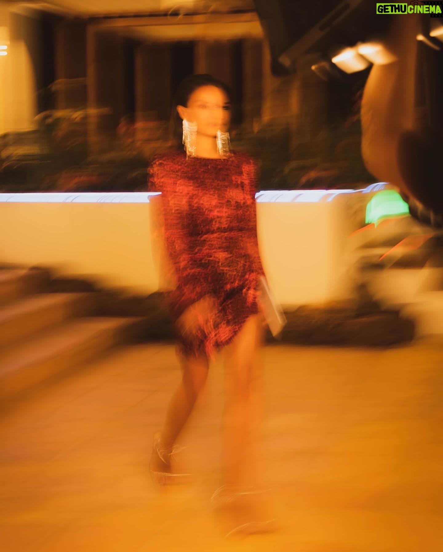 Holly Mae Brood Instagram - Tonight walking into the villa.. @loveislandnl 📸: @soykroon