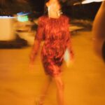 Holly Mae Brood Instagram - Tonight walking into the villa.. @loveislandnl 📸: @soykroon