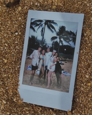 Honey Robinson Instagram - pura vida 

#explore #explorepage