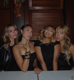 Honey Robinson Instagram - wine & dine #roomies 

#explore #exploremore