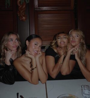 Honey Robinson Instagram - wine & dine #roomies 

#explore #exploremore