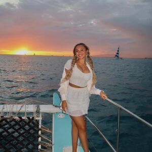 Honey Robinson Instagram - sunny side up 🥂