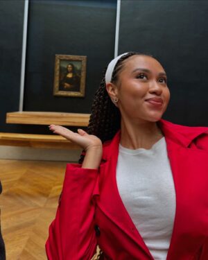 Honey Robinson Instagram - i louvre you
#explore #exploremore #louvremuseum #museum #paris