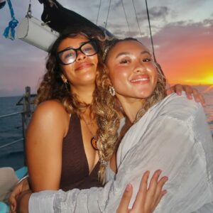 Honey Robinson Instagram - sunny side up 🥂
