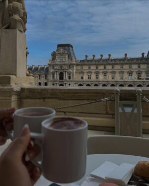 Honey Robinson Instagram - i louvre you
#explore #exploremore #louvremuseum #museum #paris