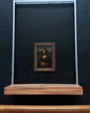 Honey Robinson Instagram - i louvre you
#explore #exploremore #louvremuseum #museum #paris