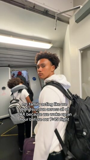 Honey Robinson Instagram - the most humbling of experiences 

#travel #airport #flight #family #blaxican #mixed #reels #reelsinstagram #relatable