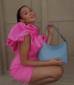 Honey Robinson Instagram - cotton candy baby 

#explore #exploremore