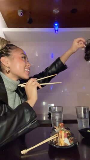 Honey Robinson Instagram - balancing college & adventures >>> @tinder #TinderUAmbassador 

#date #tinderdate #explore
