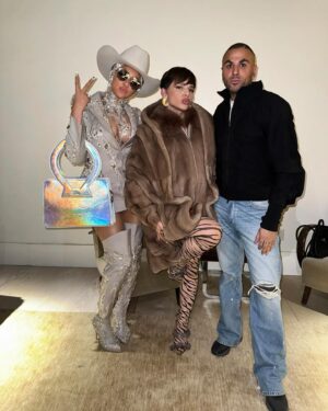Honey Balenciaga Instagram - @beyonce and her honey🍯 dripped in @luar for @raulzepol “DECEPTIONISTA” FW24 show✨ Congratulations on such an amazing show! The entire team deserves their flowers❤️

My Makeup: @tiffanytheeartist 
My Photographer: @seekaxiom