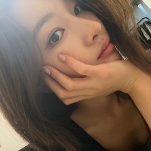 Hong Bi-ra Instagram - 😐💭💭❕#selfie