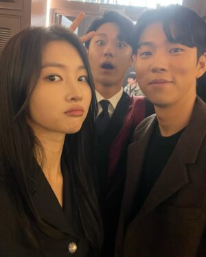 Hong Bi-ra Instagram - 매우 보기 힘든 조합😇 
고맙고 미안했던 강호오빠도 이젠 안녕!🙏🏻
