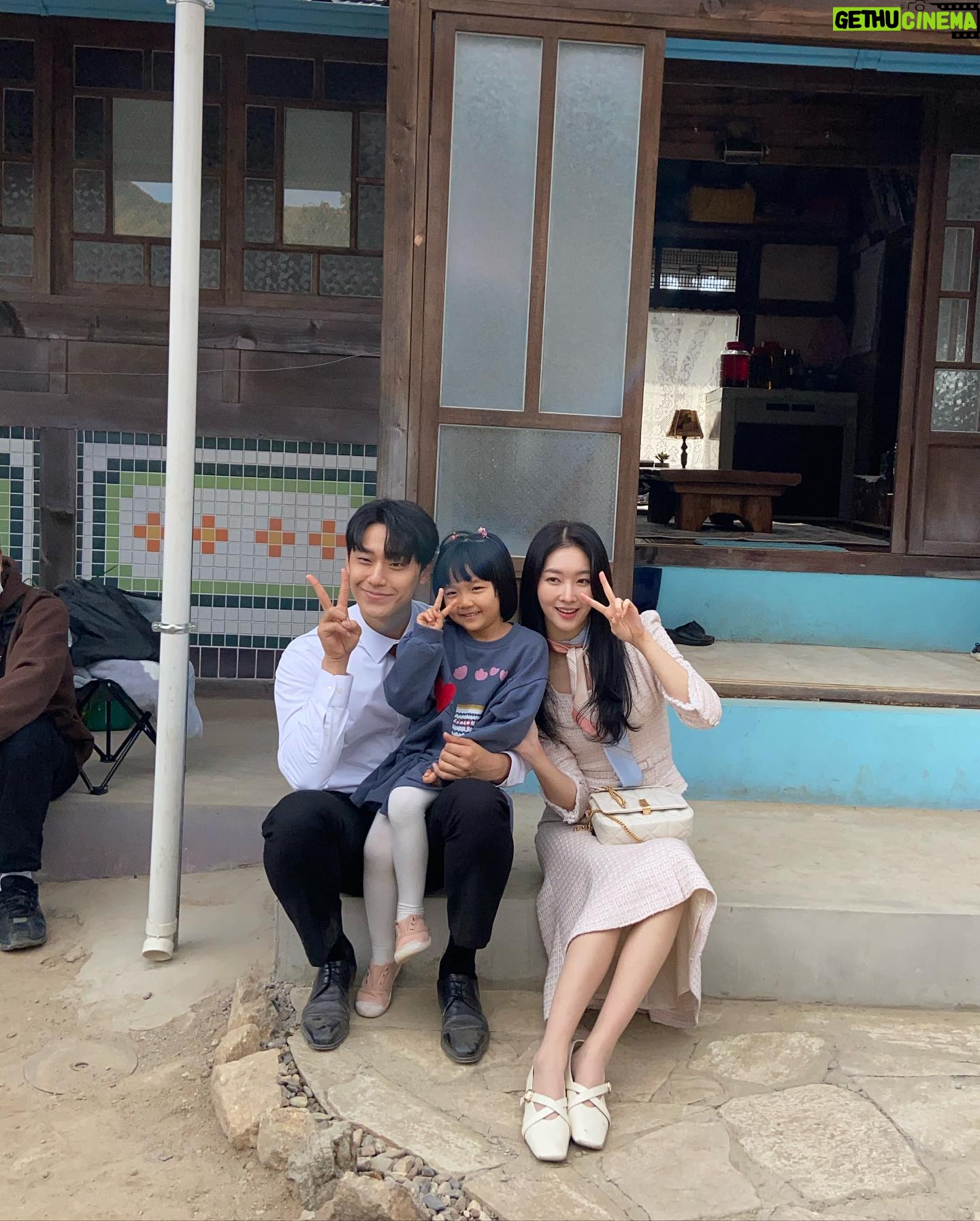 Hong Bi-ra - 134.1K Likes - 떠나보내기 싫은 조우리마을 비하인드🏡💕🥹
