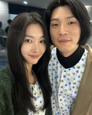 Hong Bi-ra Instagram - 다소 어색한 사이..!✌🏻#나쁜엄마