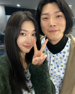 Hong Bi-ra Instagram - 다소 어색한 사이..!✌🏻#나쁜엄마