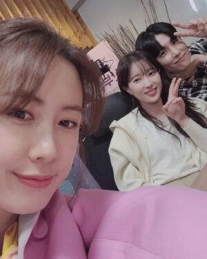 Hong Eun-hee Instagram - 예쁜수향이 그리고 동욱이^^

#오늘부터우리는