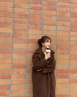 Hong Eun-hee Instagram - 굿모닝입니다 🤗
오늘촬영은 춘천이네요~
점심은 닭갈비 먹어야겠죠?ㅋ
추울까봐 걱정했는데.. 괜찮아요 

#씨엔 덕분에 따뜻해요
#cien