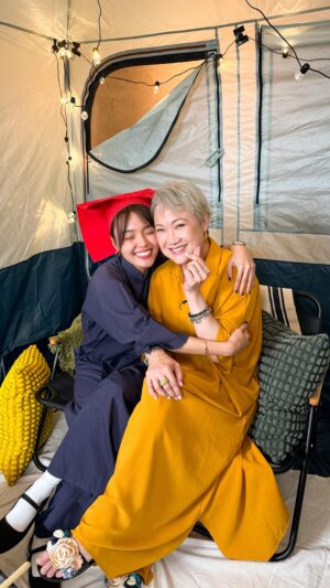 Hong Huifang Instagram - 最真实 最可爱 最爱玩 的 @honghuifang ❤️

Meet my first ever on-screen mom! In 2015, we acted in the movie 7 Letters. Many years later we sitting down having 7 Drinks 🥹

她吃的盐比我吃的米多 感谢姐姐分享许多金玉良言！
You’re not gonna regret this episode. 
Watch it now! Link in my bio 🫶🏻