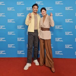 Hong Huifang Instagram - 转眼间又到了跨年倒数的时刻，在2024年来临之前，回顾一下收获满满的2023年！
1) 荣获 ASIAN WORLD FILM FESTIVAL BEST ACTRESS 2022 最佳女主角奖项，由于当天是金马奖的颁奖典礼，洛杉矶也是在当天举办的颁奖典礼，所以无法出席领奖，虽然有点遗憾，但是在2023年，导演亲自去洛杉矶把奖项带回新加坡送到我手上，握着奖项感觉好开心好有成就感。 

2) 出席在意大利举办的影展 FAR EAST FILM FESTIVAL 2023，开阔了我另一个层面的视野，认识了很多来自世界各地的影视专业人士，让我更深入了解不同国家的影视运作。 

3) 出席在悉尼举办的影展  SYDNEY FILM FESTIVAL 2023，观看了很多世界各地的电影，让我获益不浅。 

4) 受邀担任《亚洲说2023》的评审工作，接触到很多优秀的故事与编剧人才。 

5) 受邀担任马来西亚电影节 MALAYSIA GOLDEN GLOBAL AWARDS 的颁奖嘉宾。 

6) 受邀出席釜山户外电影节BIFF 2023的影展嘉宾。 

7) 受邀于新加坡韩国大使馆举办的韩国电影节的座谈会，Ajoomma是当天的开幕片。 

8) 获得由Marketing Institute of Singapore 颁发的 Gold Award for BPBA-Best Personal Brand Award 2023

9) 一个新的里程碑，到台湾的金门拍摄电视剧《不如海边吹吹风》 

10) 获得两个广告代言  New York Skin Solution 和  Interior Times. 

感恩2023年，迎接2024年，我会再接再厉继续努力，提升自己，把更好的呈现给大家。
#2023年12月28日1828点
@the_celebrityagency @catwalktaiwan 
@catwalk.actors