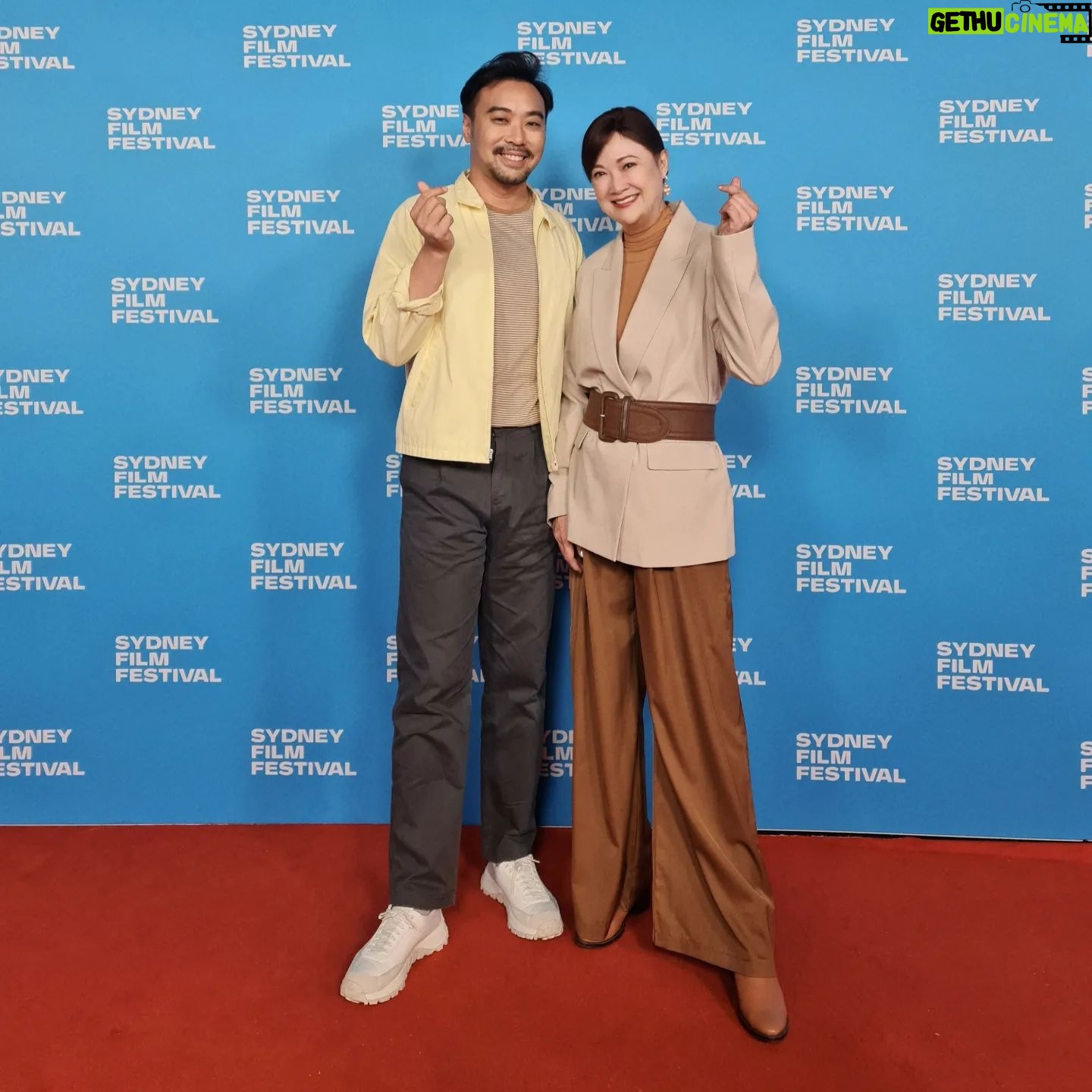 Hong Huifang - 1.2K Likes - 转眼间又到了跨年倒数的时刻，在2024年来临之前，回顾一下收获满满的2023年！
1) 荣获 ASIAN WORLD FILM FESTIVAL BEST ACTRESS 2022 最佳女主角奖项，由于当天是金马奖的颁奖典礼，洛杉矶也是在当天举办的颁奖典礼，所以无法出席领奖，虽然有点遗憾，但是在2023年，导演亲自去洛杉矶把奖项带回新加坡送到我手上，握着奖项感觉好开心好有成就感。 

2) 出席在意大利举办的影展 FAR EAST FILM FESTIVAL 2023，开阔了我另一个层面的视野，认识了很多来自世界各地的影视专业人士，让我更深入了解不同国家的影视运作。 

3) 出席在悉尼举办的影展  SYDNEY FILM FESTIVAL 2023，观看了很多世界各地的电影，让我获益不浅。 

4) 受邀担任《亚洲说2023》的评审工作，接触到很多优秀的故事与编剧人才。 

5) 受邀担任马来西亚电影节 MALAYSIA GOLDEN GLOBAL AWARDS 的颁奖嘉宾。 

6) 受邀出席釜山户外电影节BIFF 2023的影展嘉宾。 

7) 受邀于新加坡韩国大使馆举办的韩国电影节的座谈会，Ajoomma是当天的开幕片。 

8) 获得由Marketing Institute of Singapore 颁发的 Gold Award for BPBA-Best Personal Brand Award 2023

9) 一个新的里程碑，到台湾的金门拍摄电视剧《不如海边吹吹风》 

10) 获得两个广告代言  New York Skin Solution 和  Interior Times. 

感恩2023年，迎接2024年，我会再接再厉继续努力，提升自己，把更好的呈现给大家。
#2023年12月28日1828点
@the_celebrityagency @catwalktaiwan 
@catwalk.actors