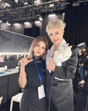 Hong Huifang Instagram - 非常感谢我的团队帮我打扮的美美，容光焕发出席盛会。
Outfit designed & stylef by: @anniechuasg
Make up by: @limelightstudiosg
  @peiyisheng
Hair by: @limelightstudiosg
@henryhongzhen_limelight 
Photo by: @bryanfoong
@henryhongzhen_limelight

Handcrafted flower @gioiellisg 
Jewelry @thisisstateproperty
Jewelry brand is - State Property Fine Jewelry
@catwalktaiwan @the_celebrityagency