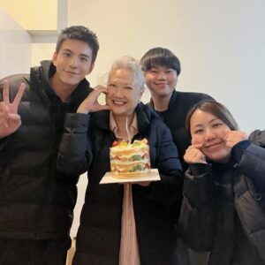 Hong Huifang Instagram - 谢谢大家满满的爱与祝福，谢谢在金门拍摄的这些日子大家对我的照顾，感恩❤️❤️
#不如海邊吹吹風 
@ryan_chieh @chang859 @carolcheng1971 @imcharleslin 
@a.rose1110 @jacktoo0524 
@catwalktaiwan @the_celebrityagency