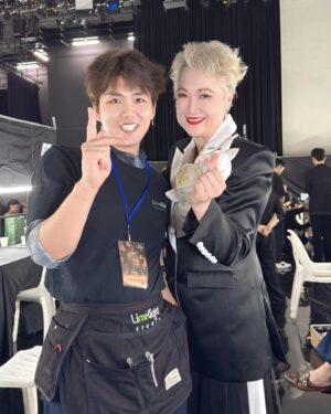 Hong Huifang Instagram - 非常感谢我的团队帮我打扮的美美，容光焕发出席盛会。
Outfit designed & stylef by: @anniechuasg
Make up by: @limelightstudiosg
  @peiyisheng
Hair by: @limelightstudiosg
@henryhongzhen_limelight 
Photo by: @bryanfoong
@henryhongzhen_limelight

Handcrafted flower @gioiellisg 
Jewelry @thisisstateproperty
Jewelry brand is - State Property Fine Jewelry
@catwalktaiwan @the_celebrityagency
