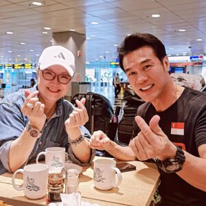 Hong Huifang Instagram - 安全抵达，先来杯咖啡乌解解馋🤣🤣 在台北时想念新加坡的家人和朋友们，回来了又想念台北的朋友们，希望我们很快能够再相聚❤️❤️
#在台北拍摄工作了7个月
#谢谢大家的照顾💓
@catwalktaiwan @catwalk.actors
#凶宅专賣店 #不如海边吹吹风
@the_celebrityagency