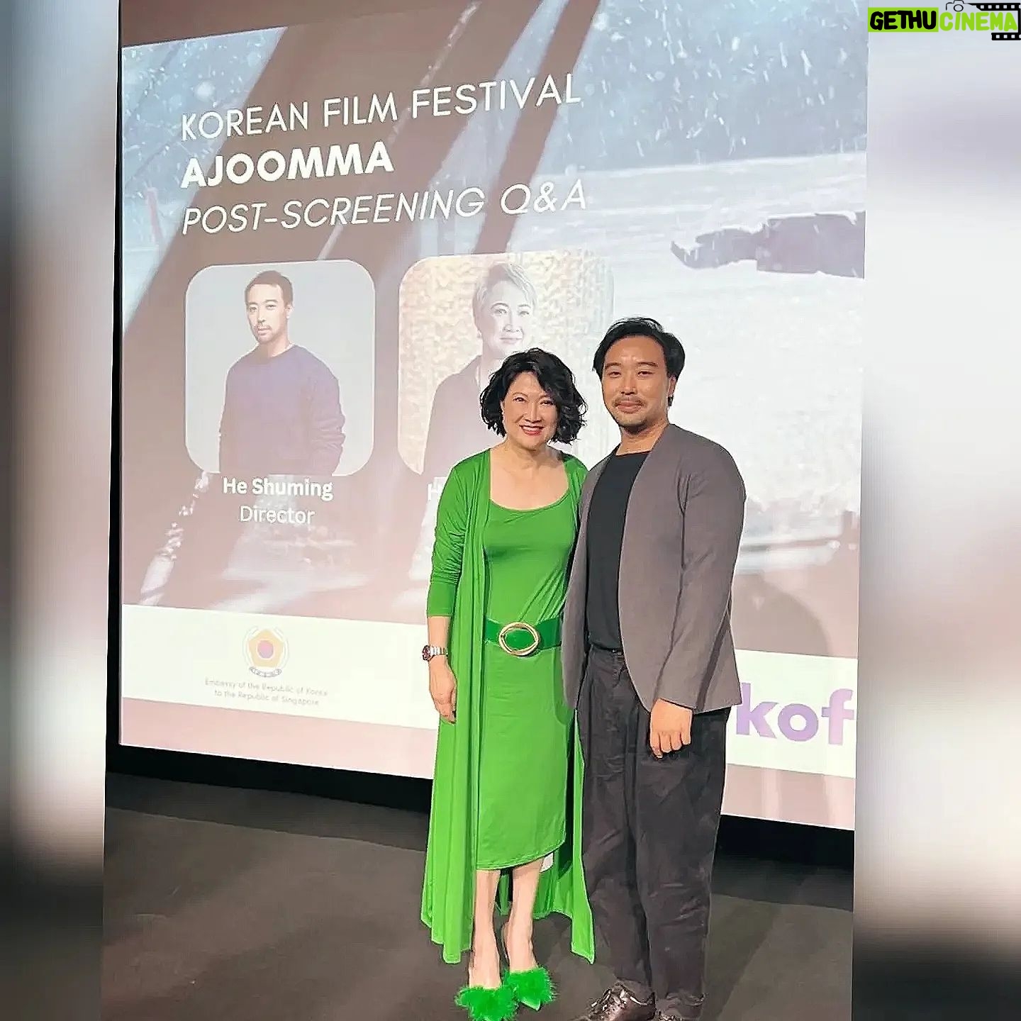 Hong Huifang - 1.2K Likes - 转眼间又到了跨年倒数的时刻，在2024年来临之前，回顾一下收获满满的2023年！
1) 荣获 ASIAN WORLD FILM FESTIVAL BEST ACTRESS 2022 最佳女主角奖项，由于当天是金马奖的颁奖典礼，洛杉矶也是在当天举办的颁奖典礼，所以无法出席领奖，虽然有点遗憾，但是在2023年，导演亲自去洛杉矶把奖项带回新加坡送到我手上，握着奖项感觉好开心好有成就感。 

2) 出席在意大利举办的影展 FAR EAST FILM FESTIVAL 2023，开阔了我另一个层面的视野，认识了很多来自世界各地的影视专业人士，让我更深入了解不同国家的影视运作。 

3) 出席在悉尼举办的影展  SYDNEY FILM FESTIVAL 2023，观看了很多世界各地的电影，让我获益不浅。 

4) 受邀担任《亚洲说2023》的评审工作，接触到很多优秀的故事与编剧人才。 

5) 受邀担任马来西亚电影节 MALAYSIA GOLDEN GLOBAL AWARDS 的颁奖嘉宾。 

6) 受邀出席釜山户外电影节BIFF 2023的影展嘉宾。 

7) 受邀于新加坡韩国大使馆举办的韩国电影节的座谈会，Ajoomma是当天的开幕片。 

8) 获得由Marketing Institute of Singapore 颁发的 Gold Award for BPBA-Best Personal Brand Award 2023

9) 一个新的里程碑，到台湾的金门拍摄电视剧《不如海边吹吹风》 

10) 获得两个广告代言  New York Skin Solution 和  Interior Times. 

感恩2023年，迎接2024年，我会再接再厉继续努力，提升自己，把更好的呈现给大家。
#2023年12月28日1828点
@the_celebrityagency @catwalktaiwan 
@catwalk.actors