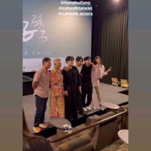 Hong Huifang Instagram - Movie press conference of 《A Good Child》 ,where i will take on the role of a dementia ailed mother of a drag queen. The movie is helmed by director Ong Kuo Sin @burger_gs, Looking forward to the shoot!
电影 《好孩子》开镜记者招待会，我将与导演王國燊 @burger_gs 攜手合作的一部新作品，在電影中飾演一名變裝皇后的母親，且患有失智症, 我為此作品做了很多功課，希望能呈現給觀眾最真實的演出。
#AGoodChildMovie #好孩子
Accounts:
@byleftproductions (Production)
@cloverfilmssg (Production)
@goldenvillagepictures (Theatrical
Partner)
@burger_gs (Director)
@richiekrq
@honghuifang
@luszeming
@charliegoh13
@_ cherylchou.
@the_celebrityagency @catwalktaiwan