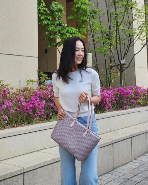 Hong Soo-hyun Instagram - #esquire #에스콰이아 #가방 #운동화