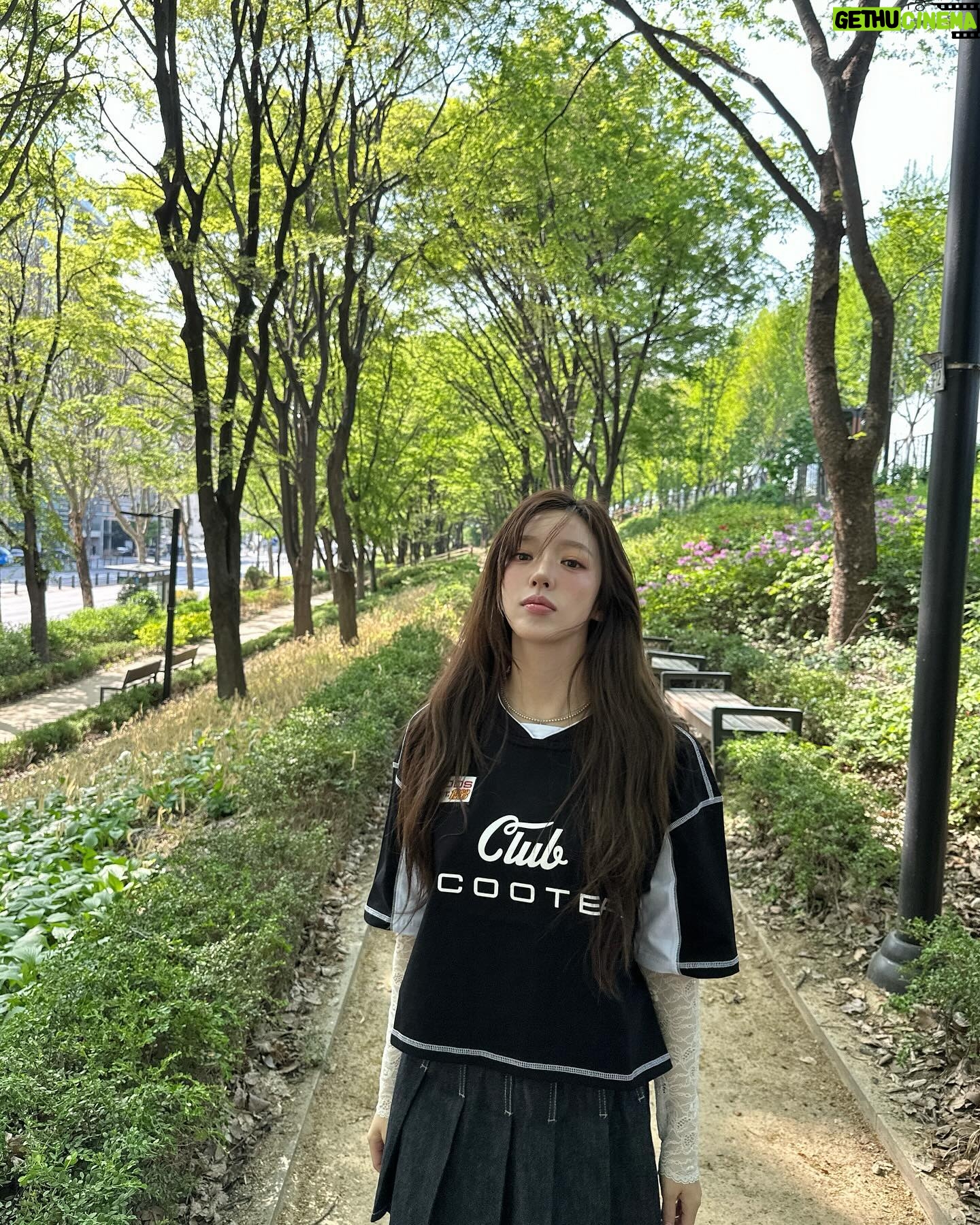Hong Ji-yoon Instagram - #광고 #벤셔먼 #bensherman 얘들아 다나와 봄왔다 다나와 ! ! ! ᶿ̷⌔ؔᶿ̷