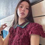 Hong Ji-yoon Instagram - 도버스트릿에서 산 포도색 옷을 입고 노호에서 소호까지 그리고 다시 다운타운까지 걷고 또걷기 꾸덕한 치즈랑 피클향이 진한 아메리칸 치즈버거를 찾았는데 사이드로 나온 버터헤드레터스 샐러드까지 완전한 그것을 먹고 (˘̩̩̩̩̩̩◅˘̩̩̩̩̩̩ ) 해가 가장 길고 따듯했던 하루 ｡° ૮₍ o̴̶̷᷄⤙o̴̶̷̥᷅ ₎ა °｡ 뉴욕에 지내면서 수많은 좋은점이 있지만 그중 하나를 꼽자면 바로 하루에 만보 넘게 걷는 것이 당연해진 매일 매일이다 (♥ ਊ♥)