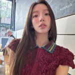 Hong Ji-yoon Instagram - 도버스트릿에서 산 포도색 옷을 입고 노호에서 소호까지 그리고 다시 다운타운까지 걷고 또걷기 꾸덕한 치즈랑 피클향이 진한 아메리칸 치즈버거를 찾았는데 사이드로 나온 버터헤드레터스 샐러드까지 완전한 그것을 먹고 (˘̩̩̩̩̩̩◅˘̩̩̩̩̩̩ ) 해가 가장 길고 따듯했던 하루 ｡° ૮₍ o̴̶̷᷄⤙o̴̶̷̥᷅ ₎ა °｡ 뉴욕에 지내면서 수많은 좋은점이 있지만 그중 하나를 꼽자면 바로 하루에 만보 넘게 걷는 것이 당연해진 매일 매일이다 (♥ ਊ♥)