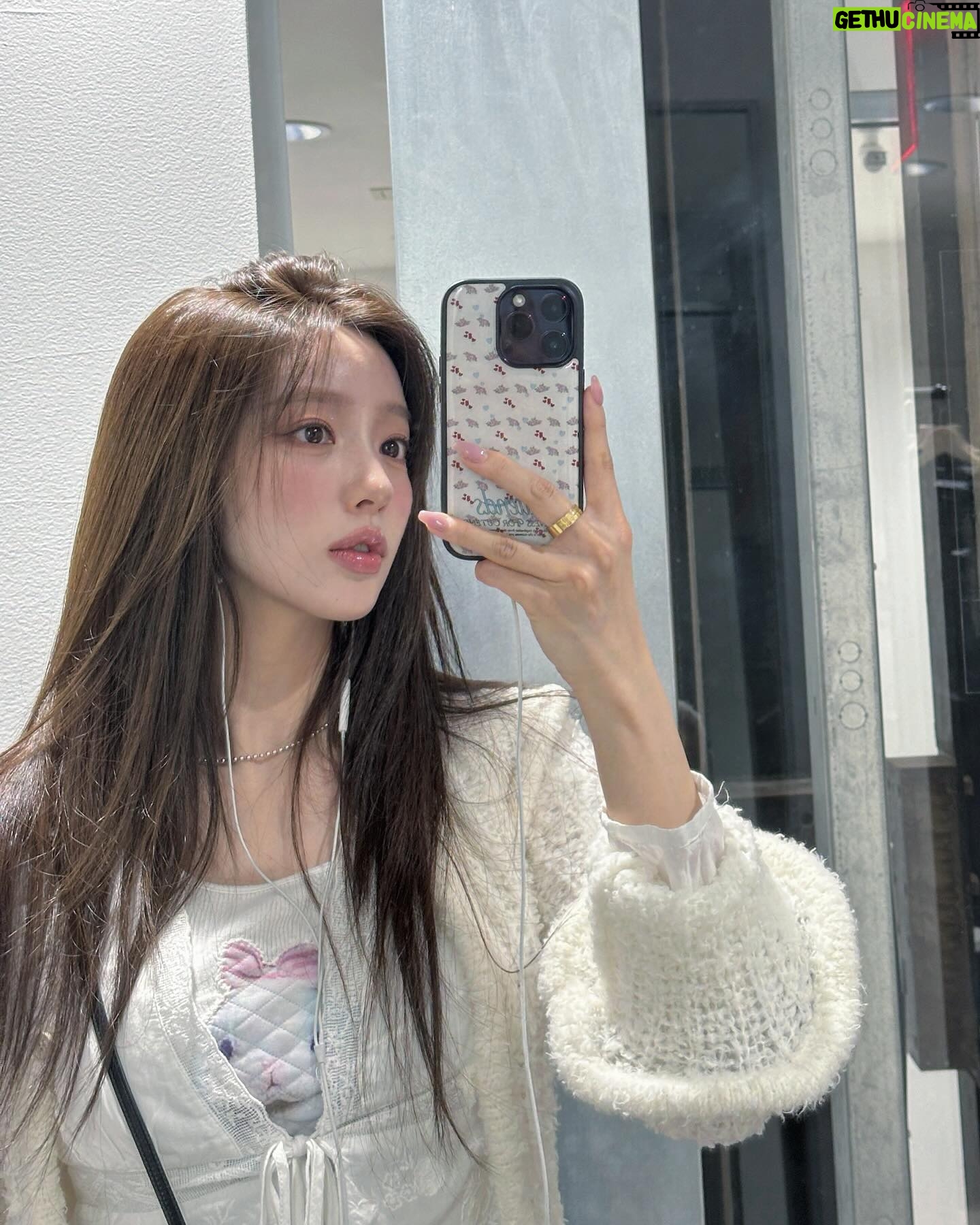 Hong Ji-yoon Instagram - Nyc 라이뿌 하나. 도버스트릿마켓에서 나가는법 까먹음 ;;